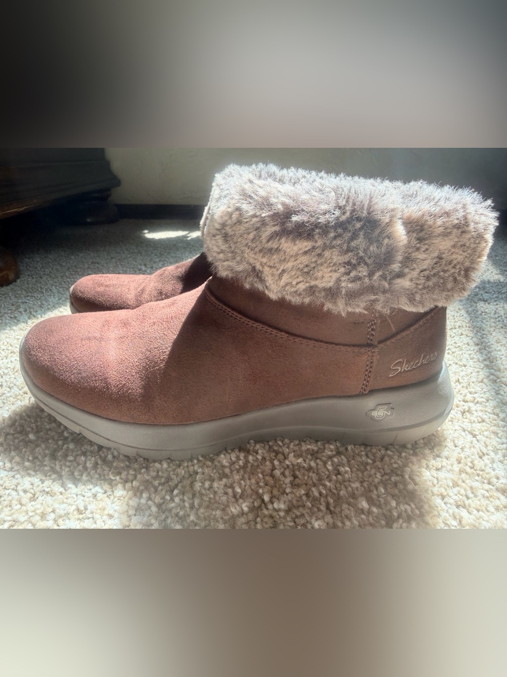 Skechers Women's Brown Faux-Fur Collar Suede Slip-On Boots, Like New